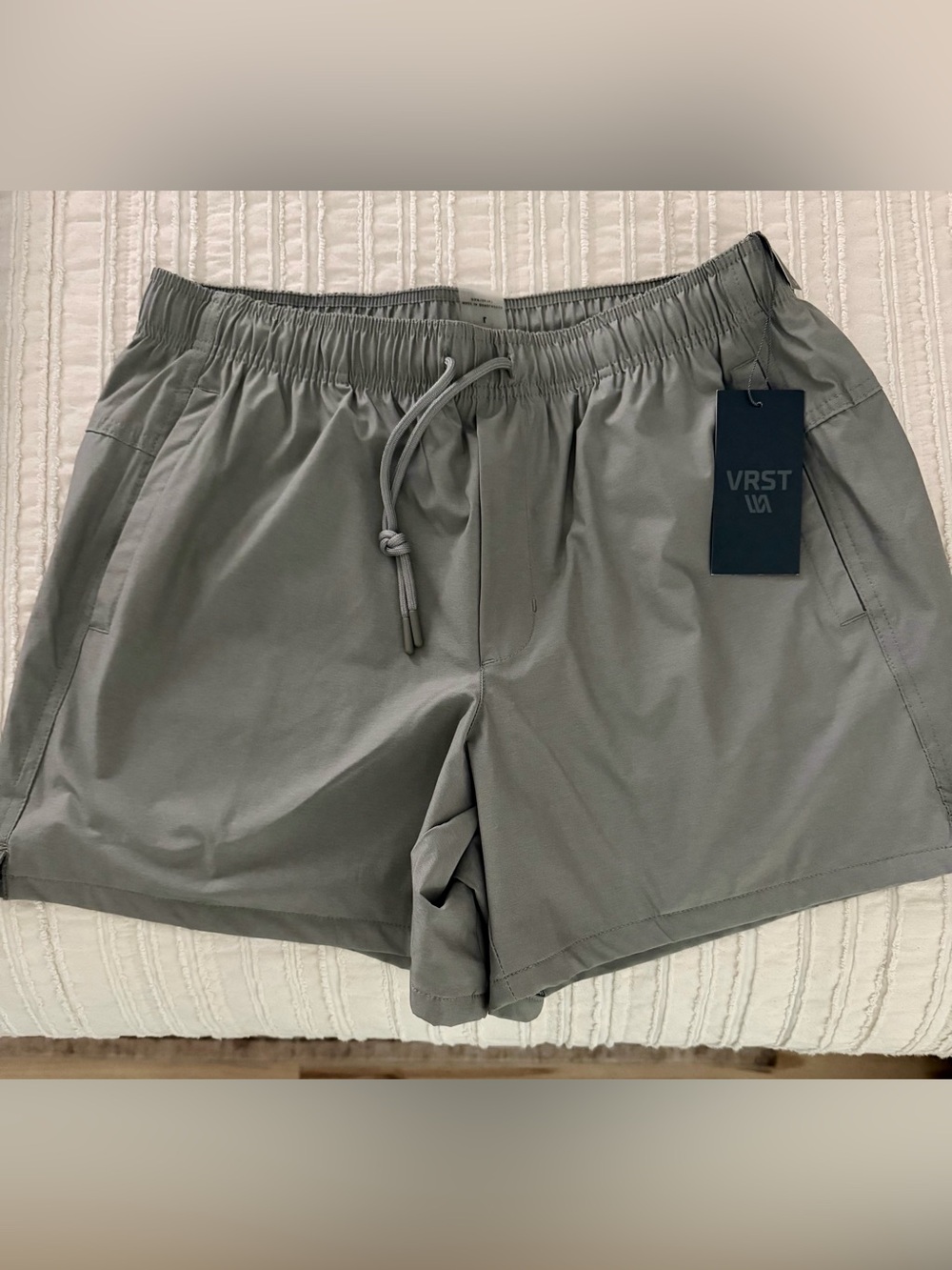 Men’s Large NWT VRST 5” Shorts